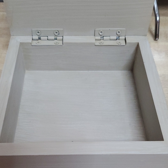 Willow Tree Gray and Red Jewelry Organizer - Picture 3 of 8